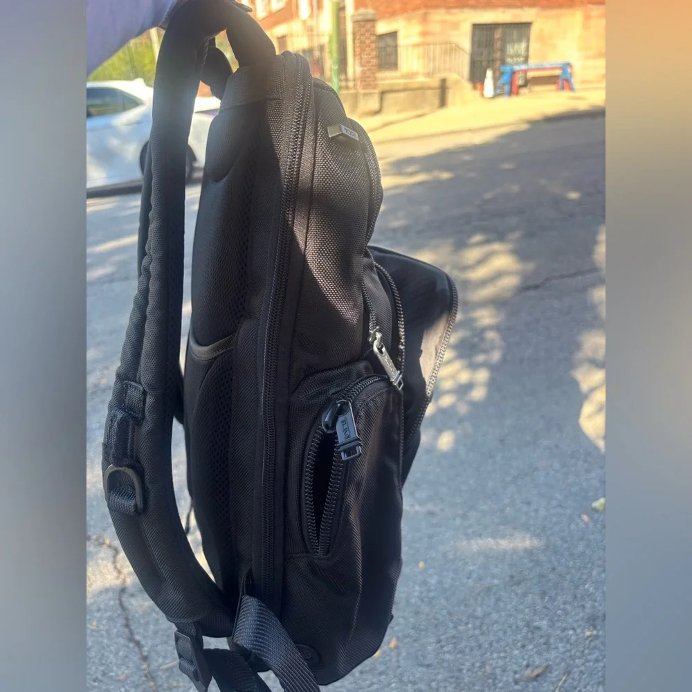 Tumi Black Leather backpack (Alpha Bravo) - Picture 3 of 5